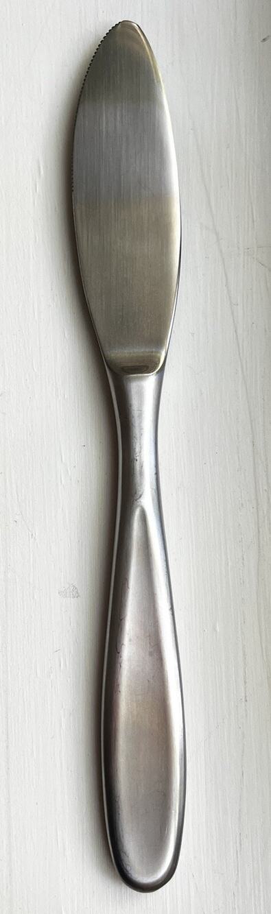Pottery Barn TIVOLI Flatware Stainless 18/10 Satin Korea Knife‎ 8 1/4”